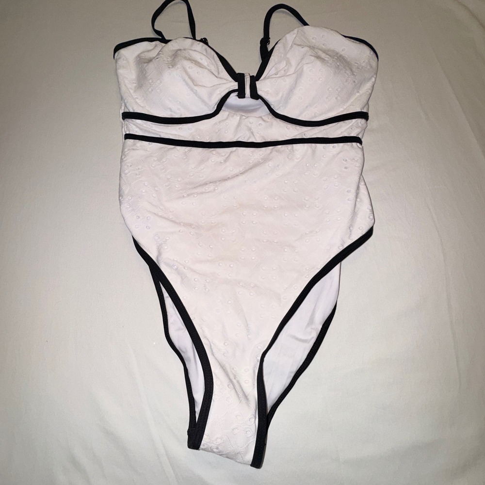 HXN One Piece Swimsuit Women L White Black New‎ Eyelet Tummy Control Cutout